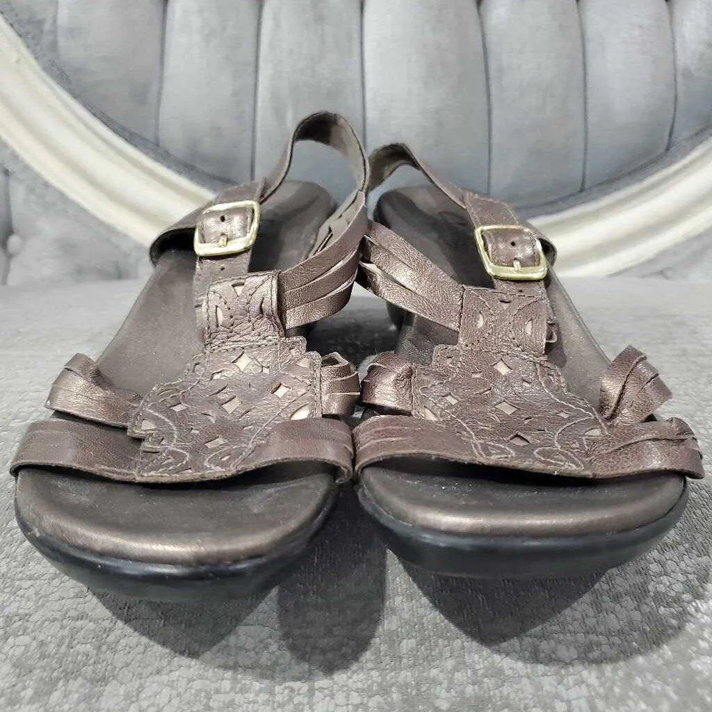 Clarks SANDALS 6.5