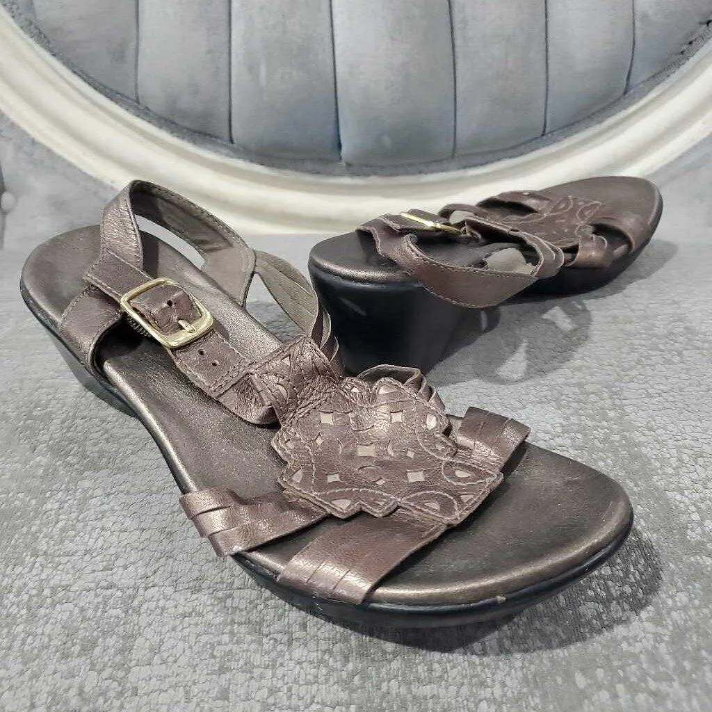 Clarks SANDALS 6.5