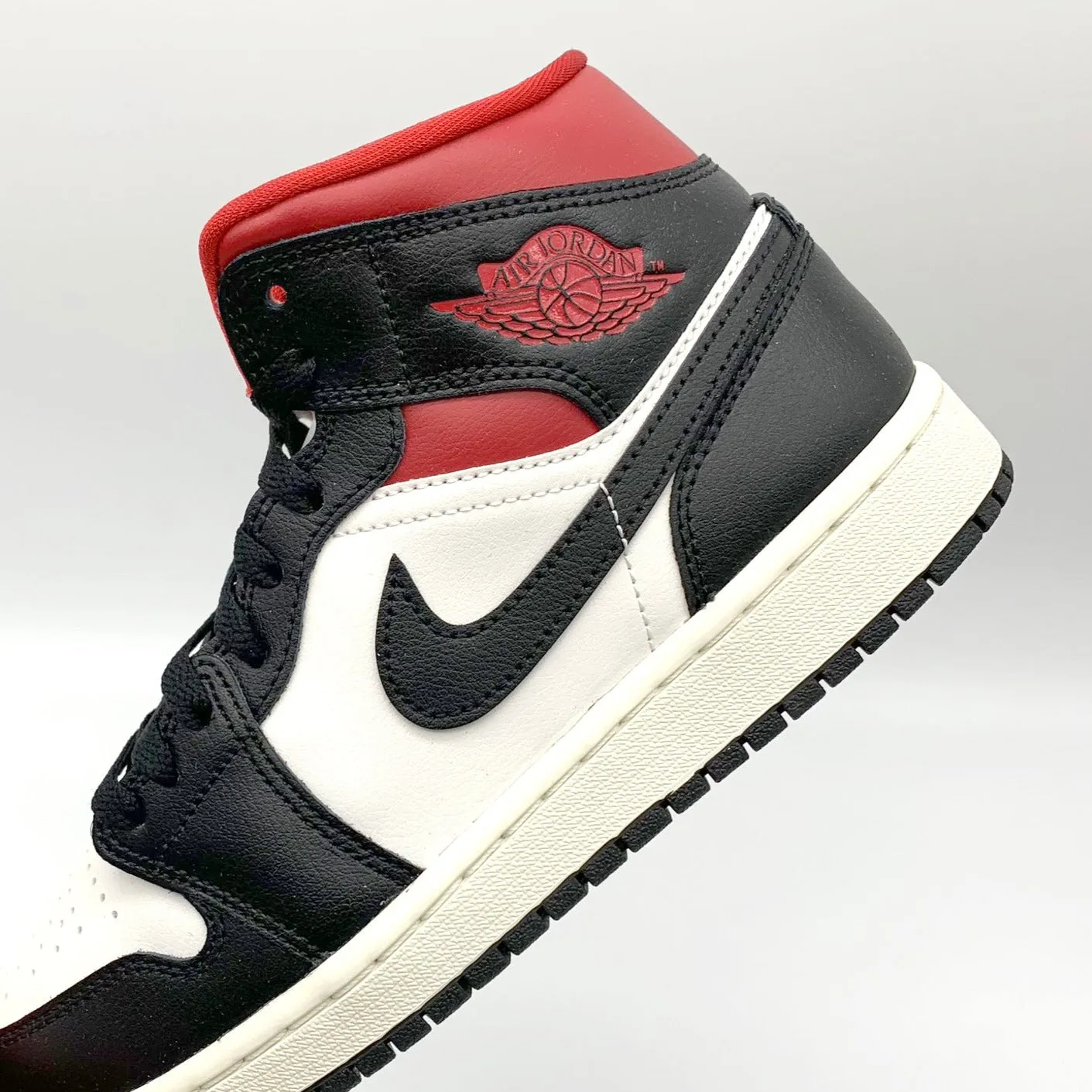 Jordan 1 Mid Gym Red Panda